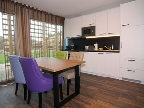 Fridge, microwave, oven, coffee/tea maker