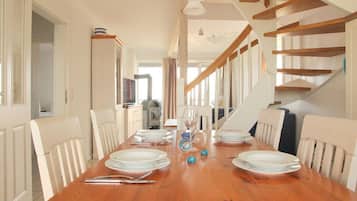 Classic Apartment, 3 Bedrooms | Dining