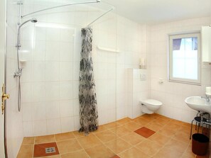 Shower, towels