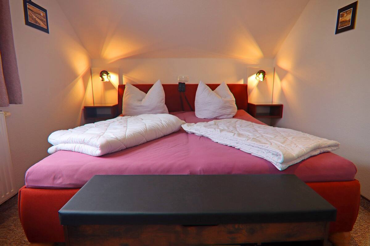 Apartemen Deluks, 1 kamar tidur | 2 kamar tidur dan dilengkapi dengan perabotan berbeda-beda