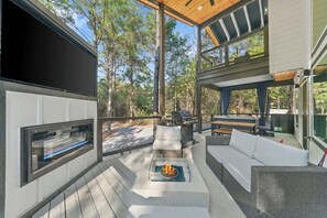 Terrace/patio - NEW! Fully maxed out cabin w/ treehouse, spa & more (Broken Bow)