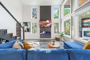 Televisor, llar de foc i oficines 