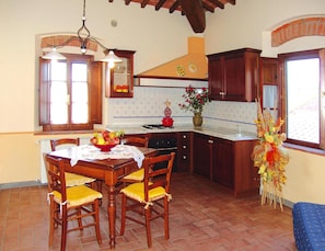 Comfort Apartment, 2 Bedrooms | Private kitchen | Coffee/tea maker, fridge, oven, toaster - Agriturismo Poggio al Sole, Vinci (Vinci)