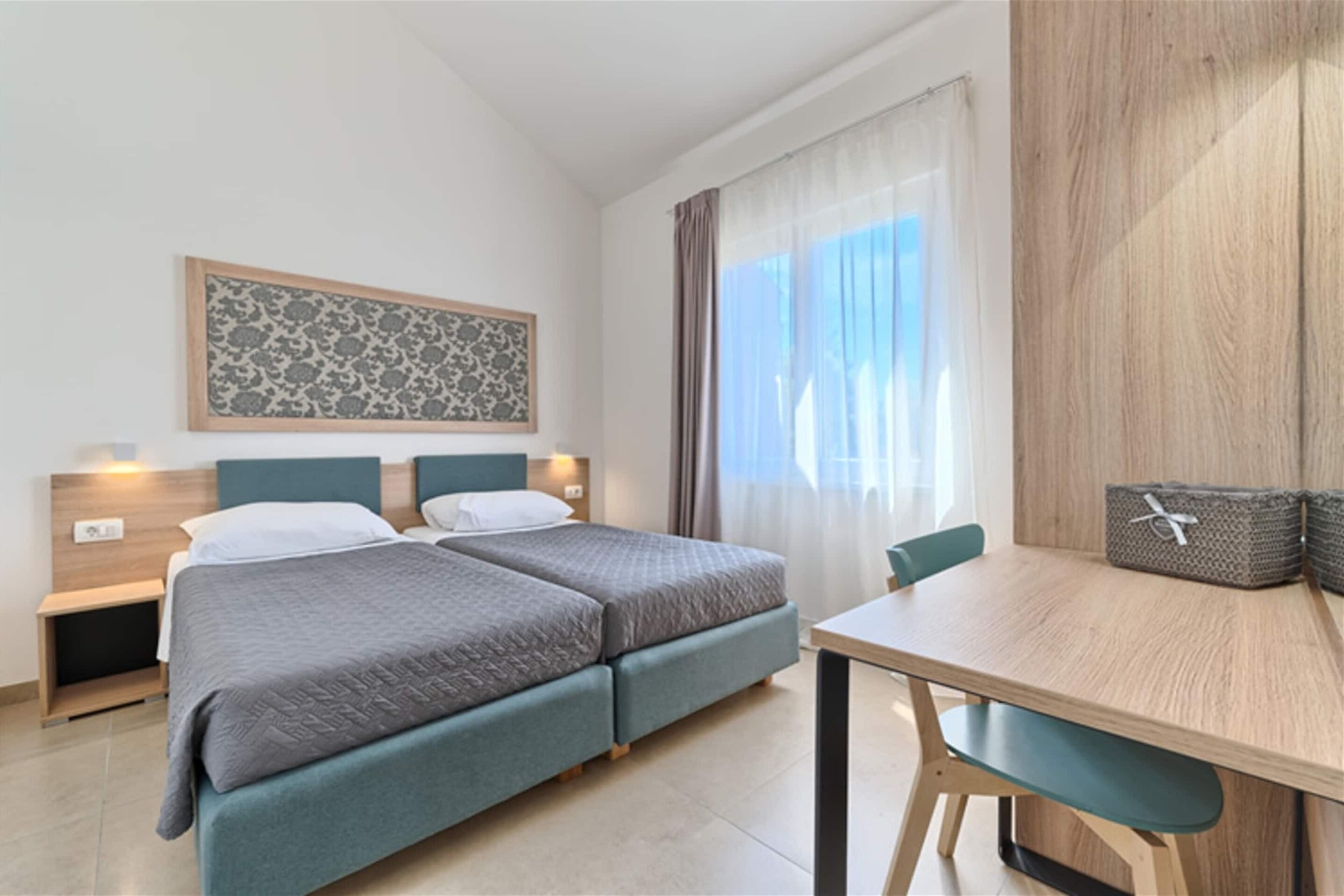 Classic Apartment, 3 Bedrooms | 6 bedrooms, individually furnished