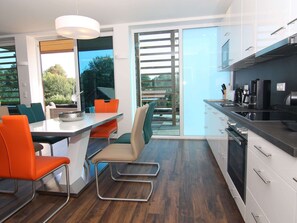 Deluxe-Haus, 2 Schlafzimmer | Eigene Küche | Kühlschrank, Mikrowelle, Ofen, Wasserkocher mit Kaffee-/Teezubehör