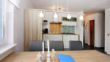 Deluxe House, 4 Bedrooms | Dining