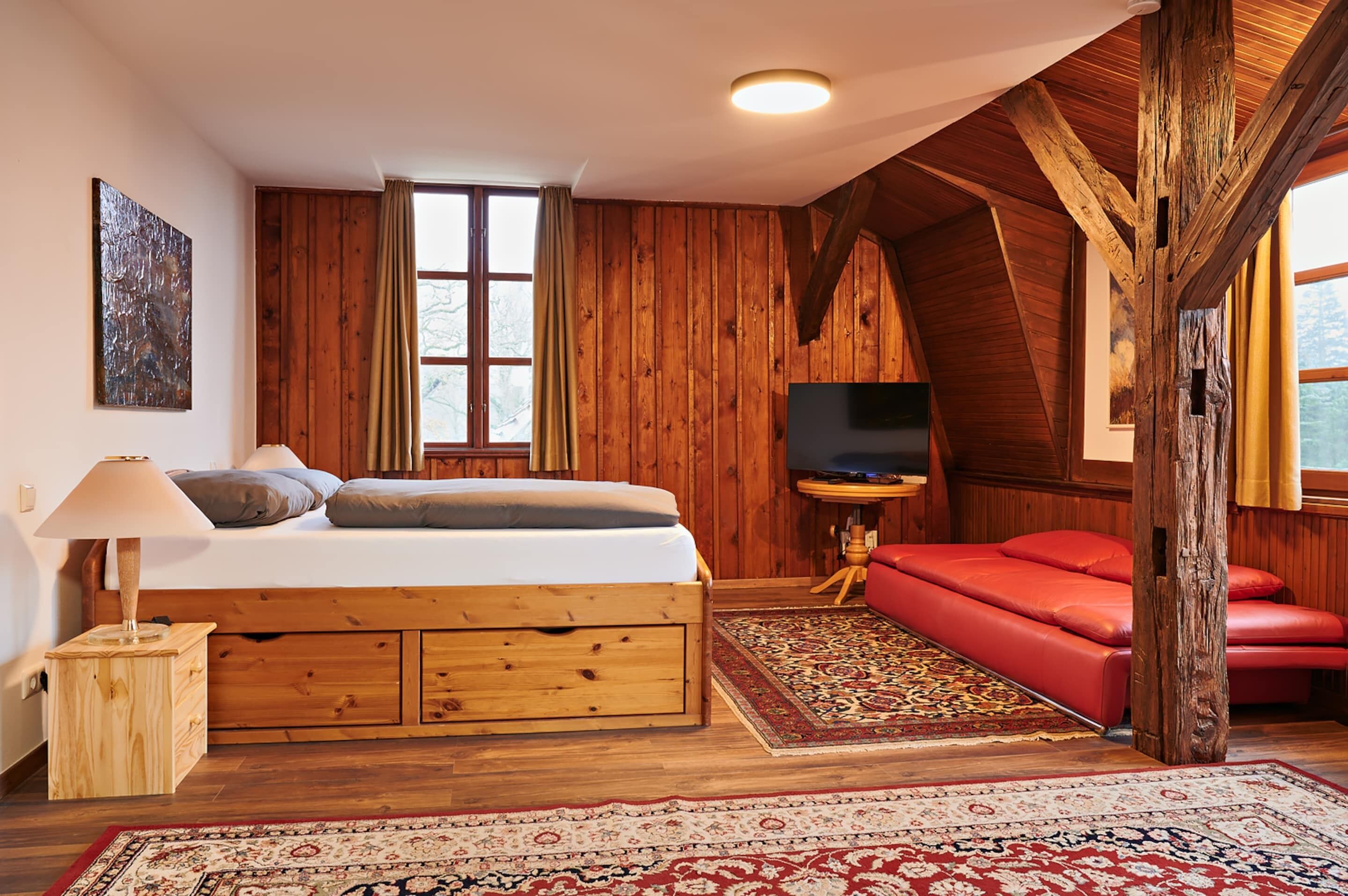 16 soverom og individuelt innredet