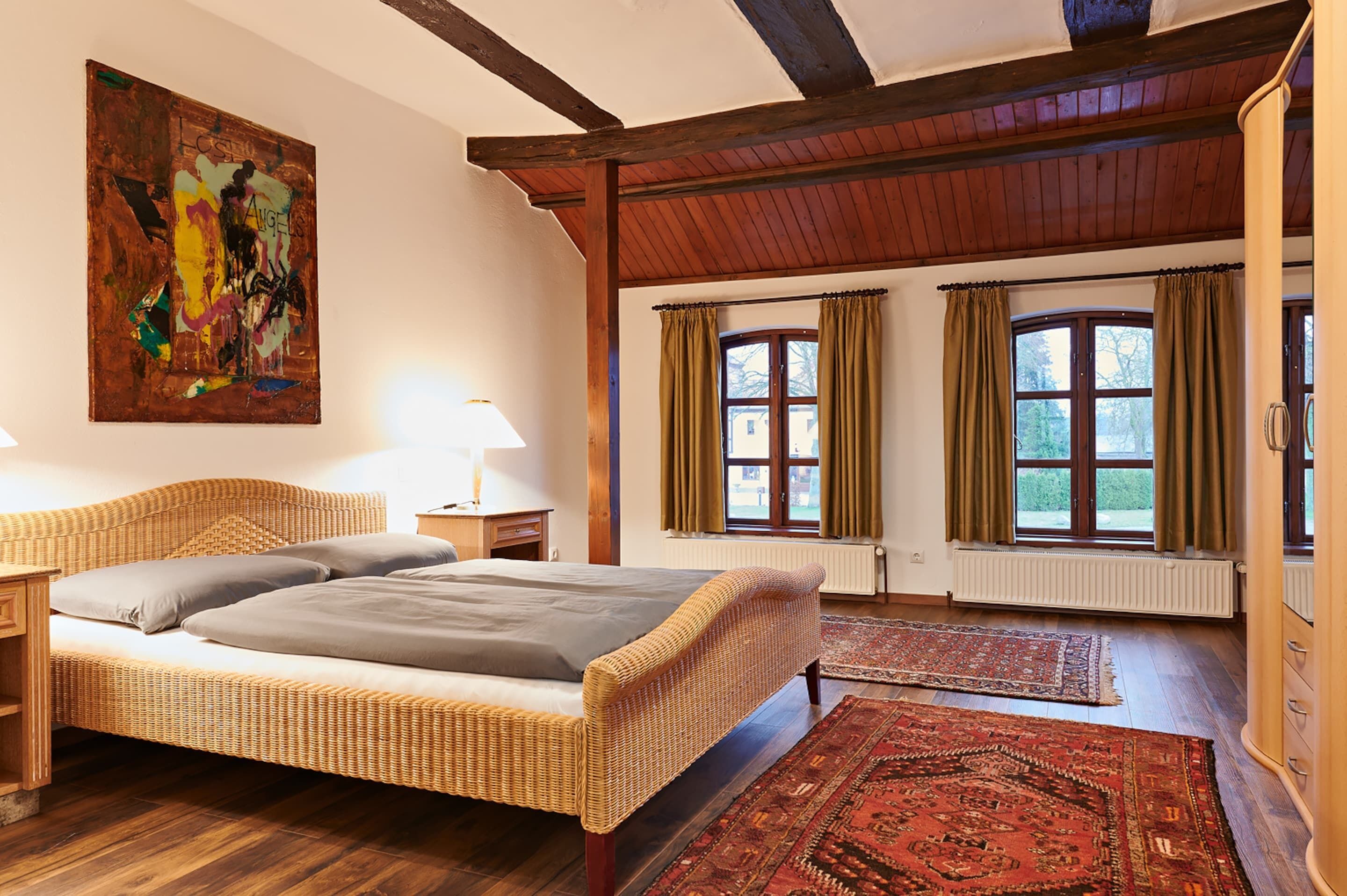 16 Schlafzimmer, individuell eingerichtet