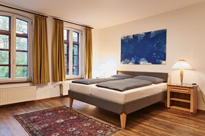 16 chambres, ameublement unique