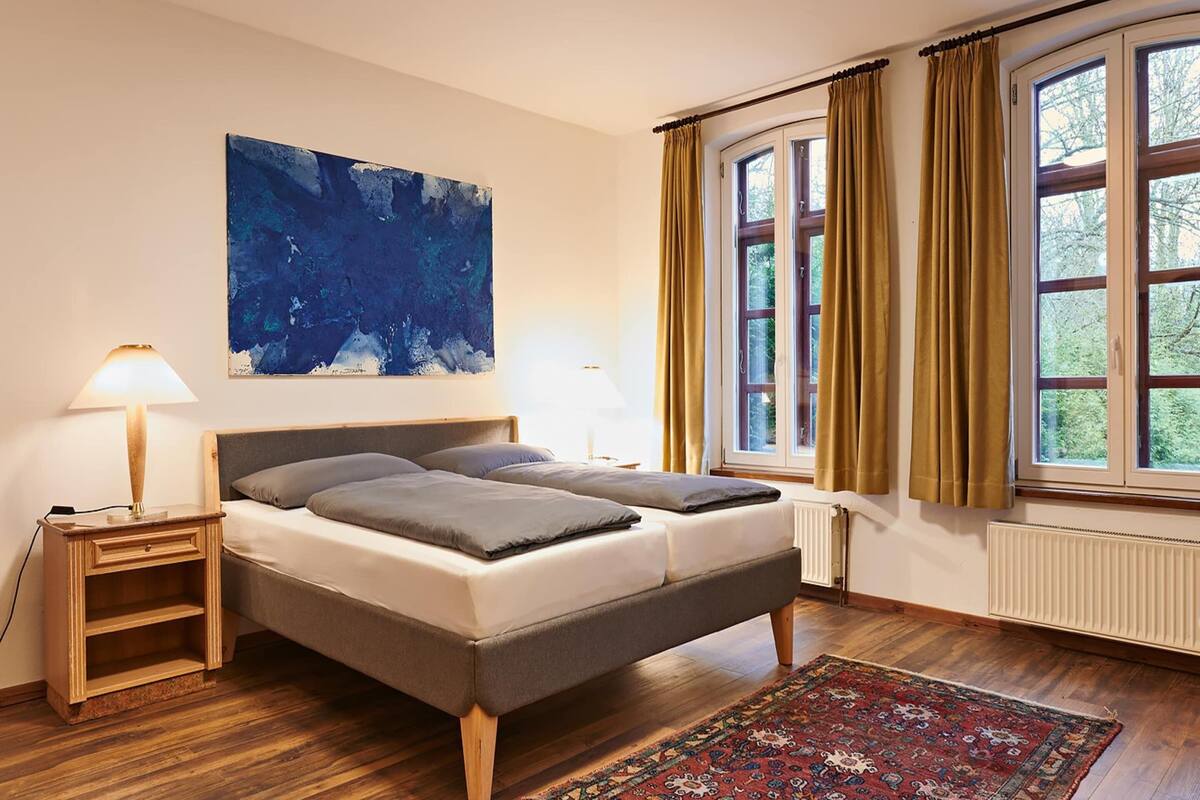 4 camere, con arredamento individuale