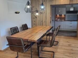 Apartemen Klasik, 4 kamar tidur | Tempat makan