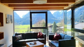 Living room - Apartment in Neukirchen With a Balcony (Neukirchen am Grossvenediger)