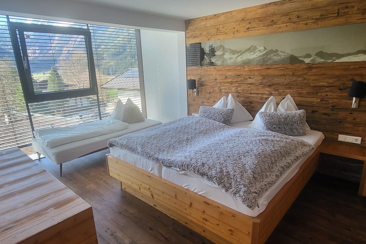 Comfort Apartment, 3 Bedrooms | 12 bedrooms, individually furnished, bed sheets