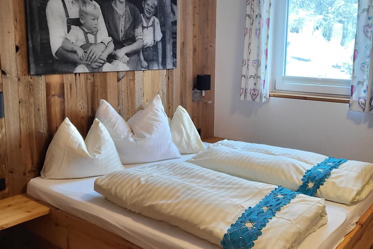 Elite Apartment, 2 Bedrooms | 12 bedrooms, individually furnished, bed sheets