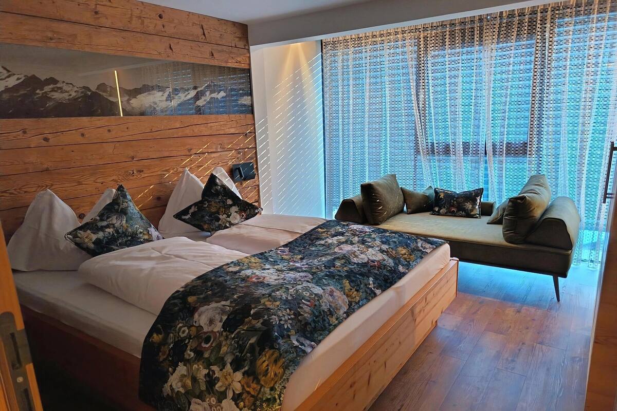 12 chambres, ameublement personnalisé, draps fournis