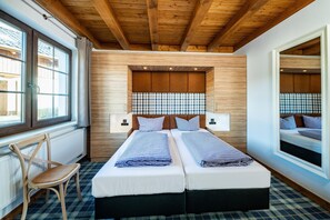 3 chambres, ameublement personnalisé, fer et planche à repasser