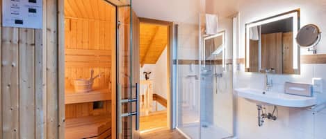 Deluxe-Chalet, 3 Schlafzimmer | Badezimmer | Dusche, Haartrockner