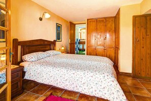 7 bedrooms, individually furnished, bed sheets - Finca La Hoya, El Tanque (El Tanque)