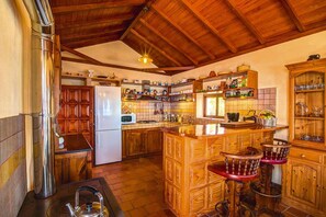 Fridge, microwave, dishwasher, coffee/tea maker