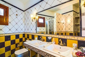 Comfort appartement, 2 slaapkamers | Badkamer | Een douche, een haardroger