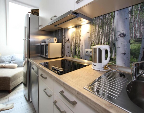 Fridge, microwave, dishwasher, coffee/tea maker