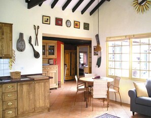 Classic House, 3 Bedrooms | Dining