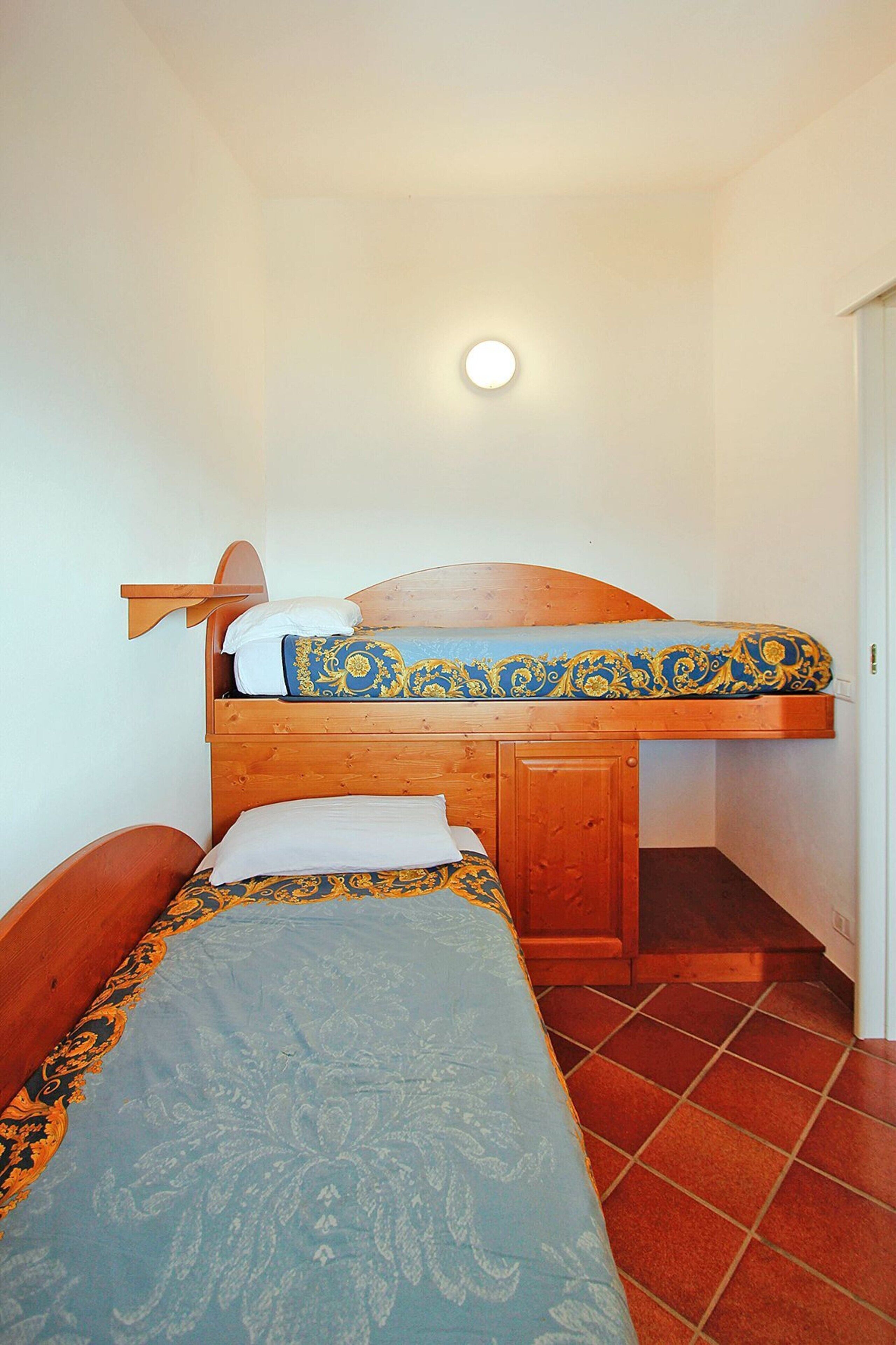 Classic Apartment, 3 Bedrooms | 5 bedrooms, individually furnished