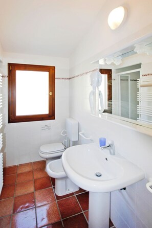 Douche, sèche-cheveux