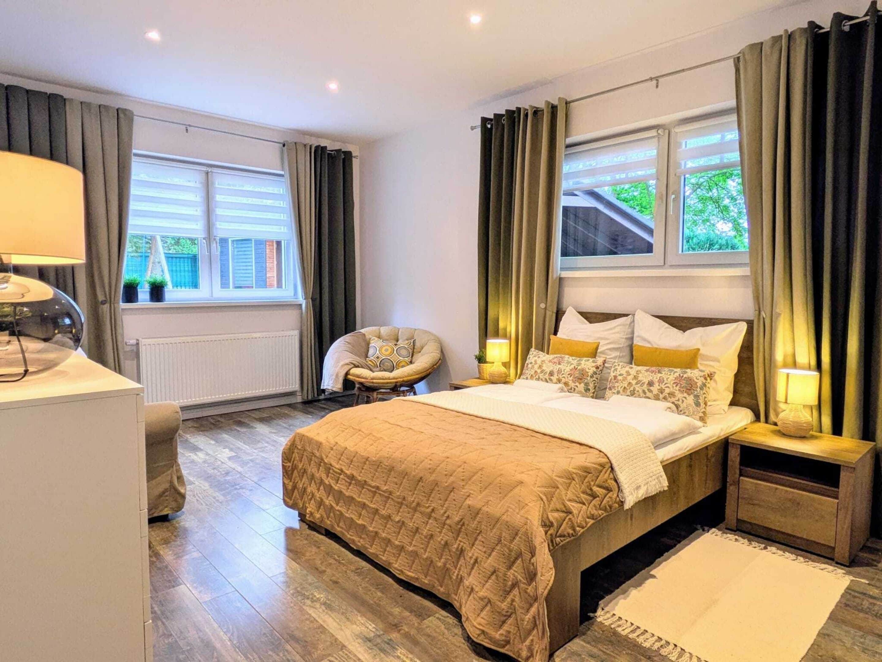 12 quartos, individualmente mobiliados, roupa de cama