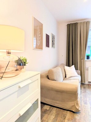 Comfort Apartment, 4 Bedrooms | 12 bedrooms, individually furnished, bed sheets