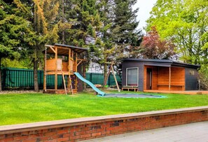 Classic Apartment, 4 Bedrooms | Garden
