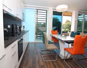 Deluxe-Haus, 2 Schlafzimmer | Eigene Küche | Kühlschrank, Mikrowelle, Ofen, Wasserkocher mit Kaffee-/Teezubehör