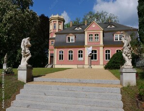 A stately building with a symmetrical facade, a central entrance, and a tower. - Chalet, Wendorf (Kuhlen-Wendorf)