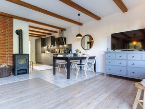 Classic House, 2 Bedrooms | Living room | Fireplace