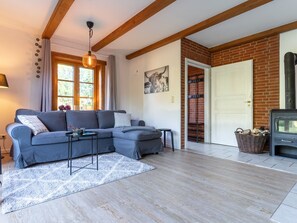 Hus – classic, 2 soverom | Oppholdsrom | Peis