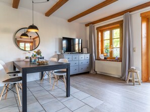 Classic House, 2 Bedrooms | Dining