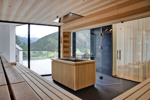 Apartamento luxo, 2 quartos | Cozinha privada | Lava-louças, cafeteira/chaleira, cadeirão de bebê