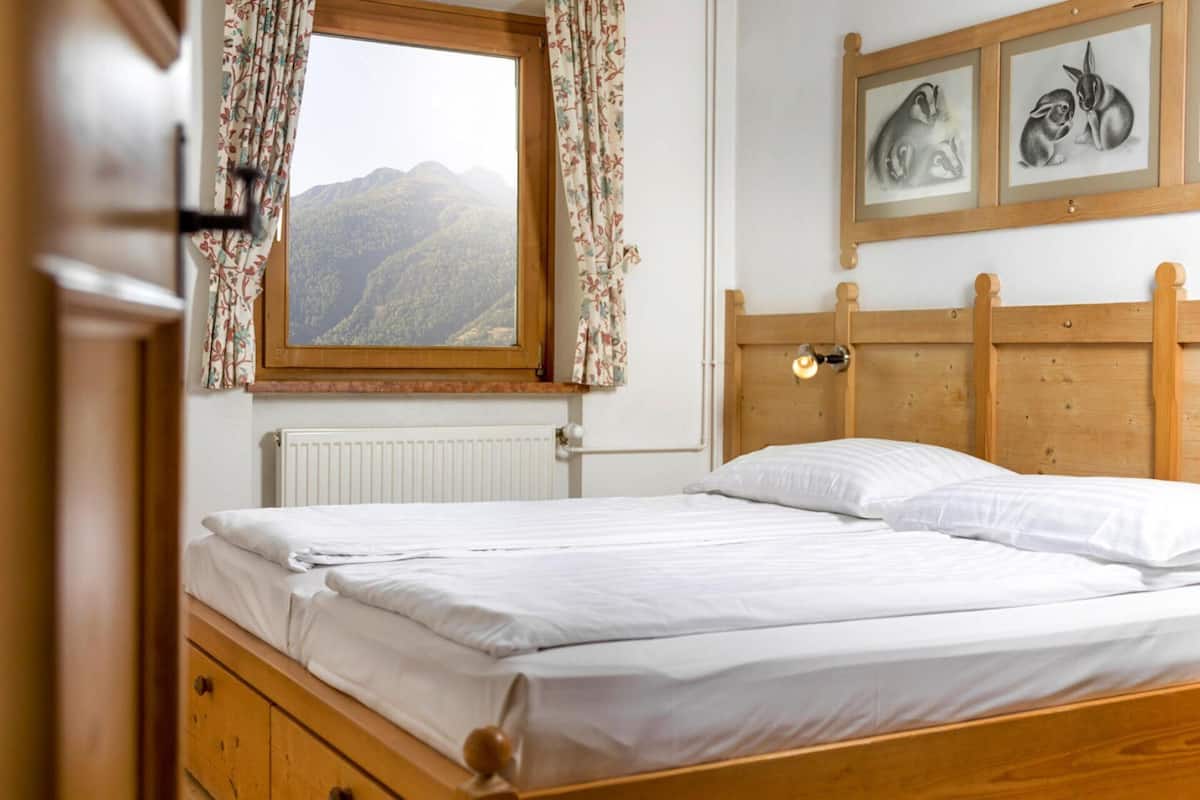 Deluxe Apartment, 2 Bedrooms | 8 bedrooms, bed sheets
