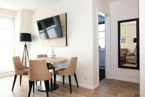 Elite Apartment, 2 Bedrooms | Living room