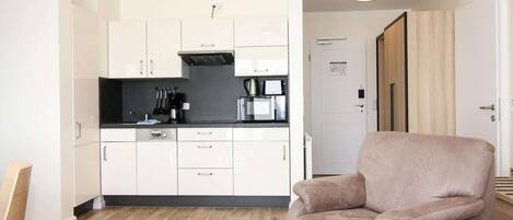 Kühlschrank, Mikrowelle, Ofen, Geschirrspüler