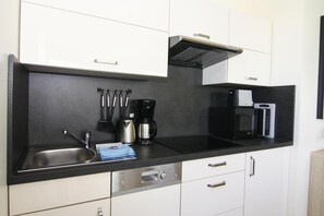 Luxury Apartment, 2 Bedrooms | Private kitchen