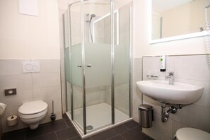 Comfort Apartment, 2 Bedrooms | Bathroom | Shower, hair dryer