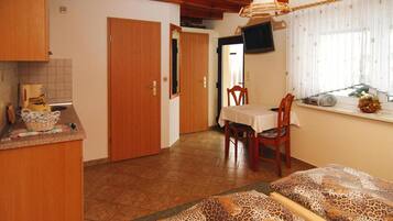 Comfort Bungalow, 2 Bedrooms | 3 bedrooms, individually furnished