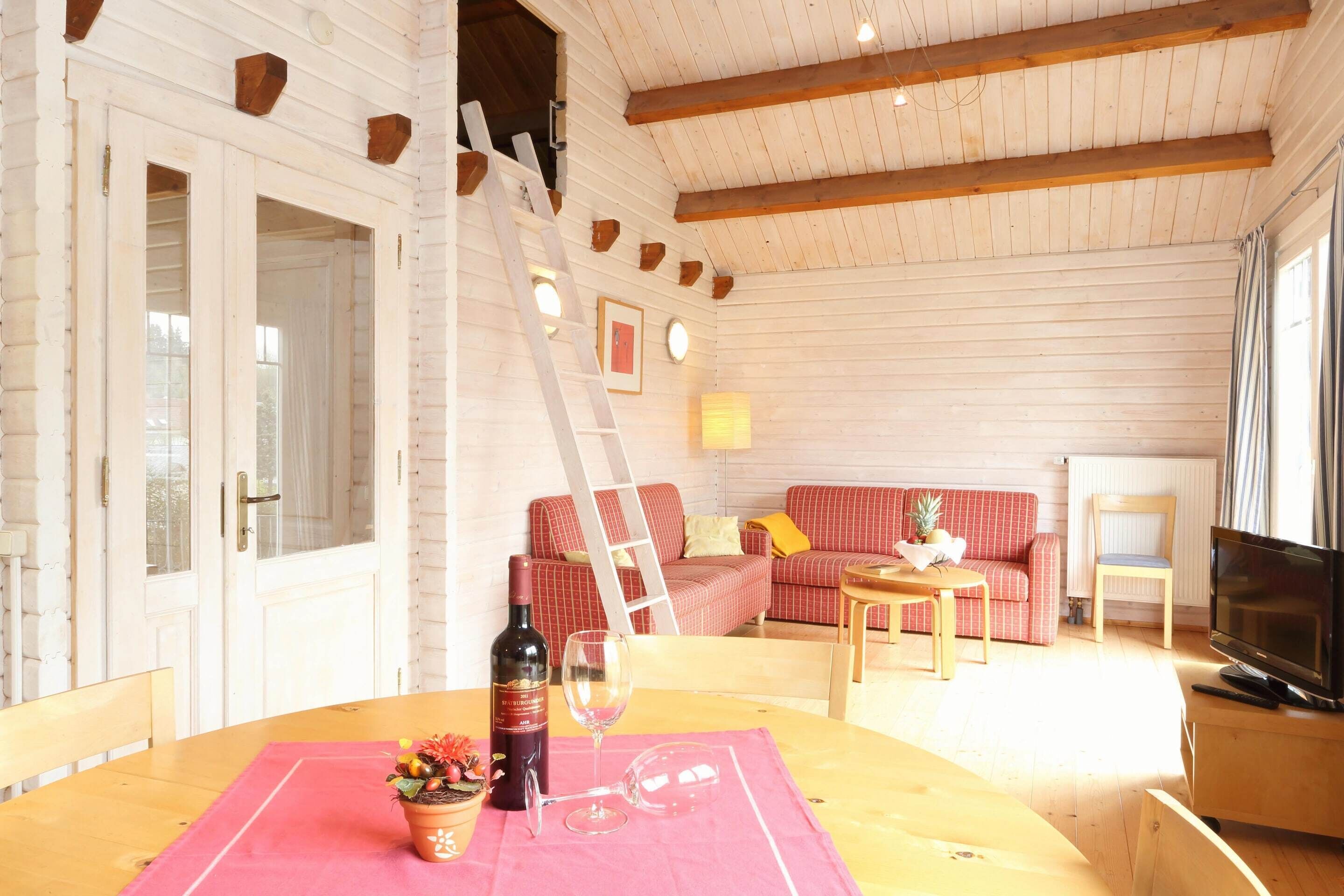 Deluxe Apartment, 3 Bedrooms | Living room | DVD player