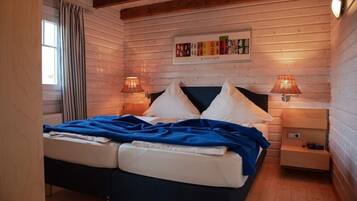 9 Schlafzimmer, individuell eingerichtet, Bügeleisen/Bügelbrett