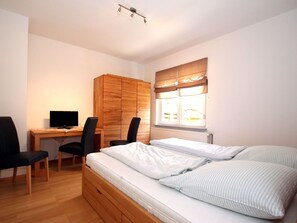 4 bedrooms, bed sheets - Wohnung in Perfekter Lage in Carolinensiel (Wittmund)