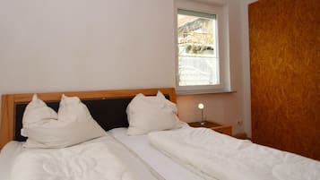 Apartemen Deluks, 1 kamar tidur | 4 kamar tidur dan seprai linen