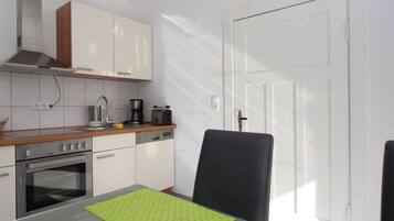 Apartemen Deluks, 1 kamar tidur | Dapur pribadi | Lemari es, oven, mesin pencuci piring, dan mesin pembuat kopi/teh