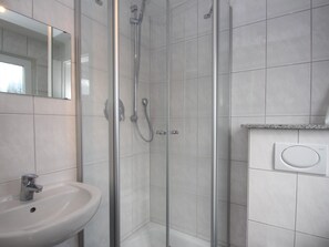 Comfort Apartment, 2 Bedrooms | Bathroom | Shower - Wohnung in Perfekter Lage in Carolinensiel (Wittmund)