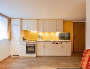 Comfort Apartment, 2 Bedrooms | Private kitchen | Fridge, oven, dishwasher, coffee/tea maker - Apartment in Neustift With a ski Storage (Neustift Im Stubaital)